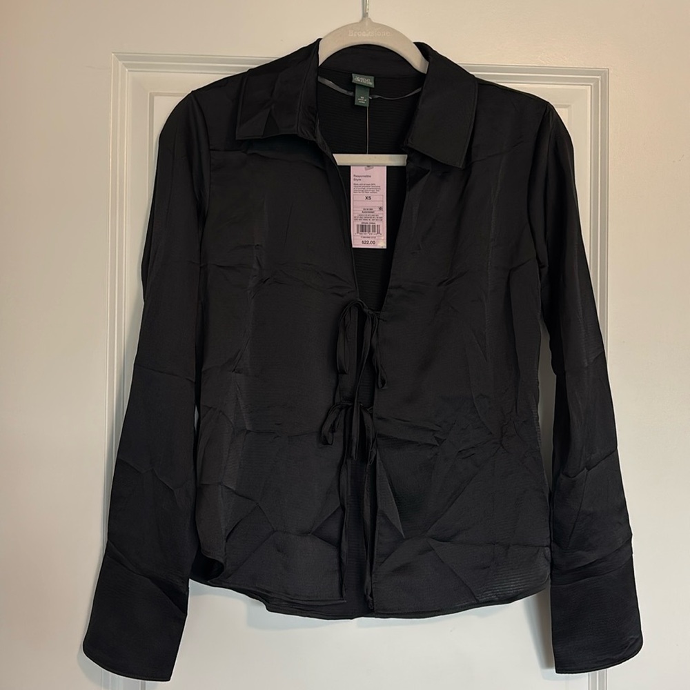 NWT Wild Fable Black Satin Collared Long-Sleeve Tie-Front Blouse Size XS